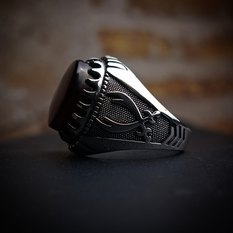 خرید انگشتر مردانه نقره عیار ۹۲۵ طرح رکاب منقوش به ذوالفقار از گالری نقره بقیع