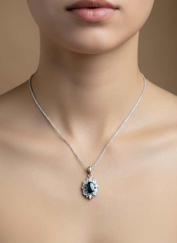 گردنبند نقره زنانه عیار ۹۲۵ آبکاری رادیوم سنگ حدید