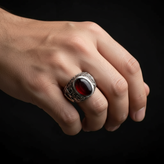 انگشتر نقره مردانه با قلمکاری ضامن آهو