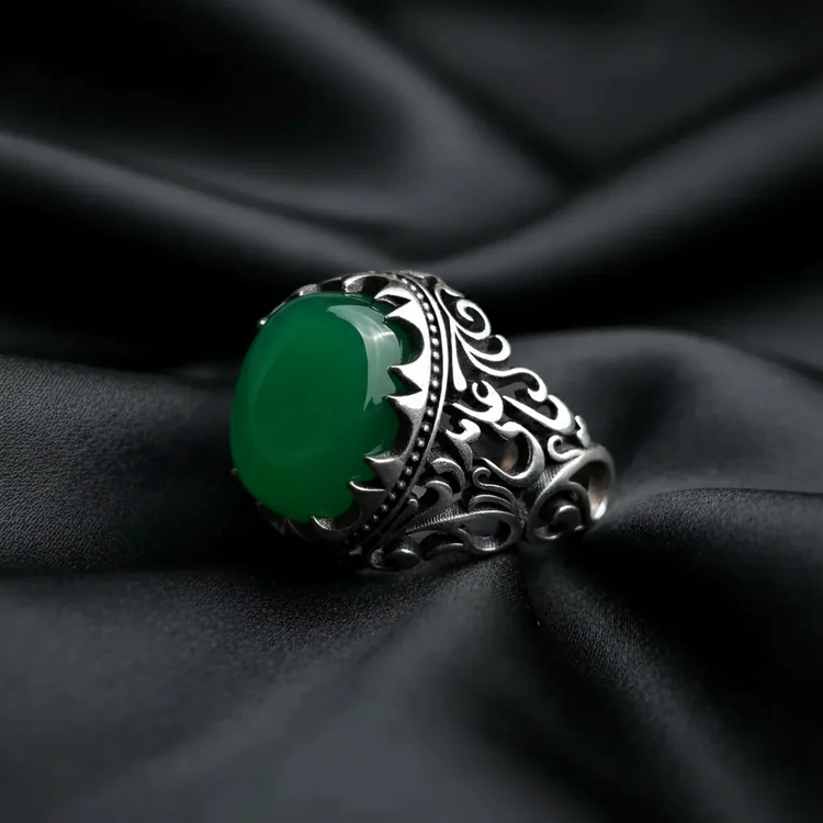 انگشتر مردانه نقره طرح فیلی منقش به یا علی مدد با عقیق سبز