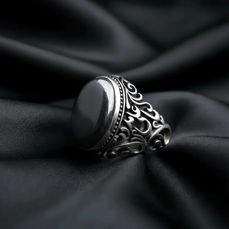 انگشتر مردانه نقره طرح فیلی منقش به یا علی مدد با سنگ حدید صینی