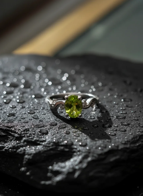 خرید انگشتر زبرجد زنانه از گالری نقره بقیع