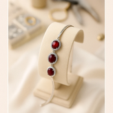 خرید دستبند سه نگینه عقیق سرخ زنانه از گالری نقره بقیع